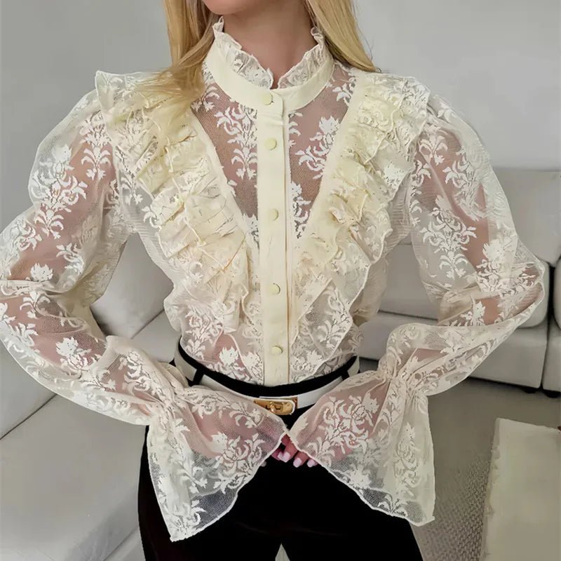 Chemisier féminin Tossy en dentelle imprimée avec volants, patchwork transparent et laçage — manches longues, top chic pour bureau et été 2026 - Deliora